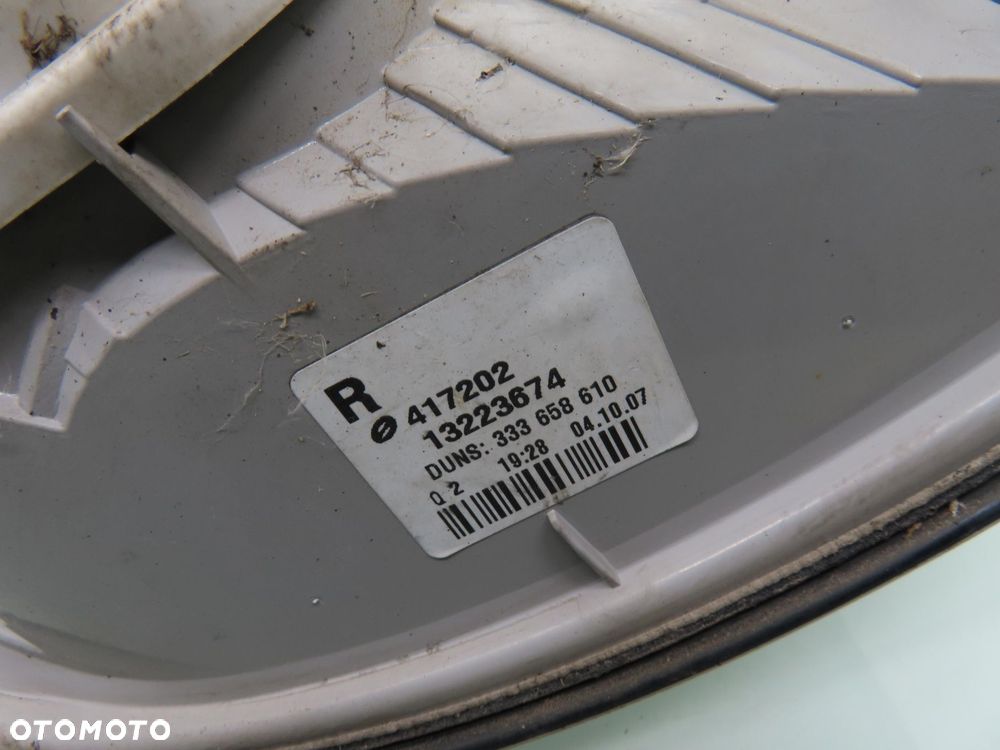 LAMPA PRAWA TYLNA OPEL ASTRA III H KOMBI 13223674 - 3