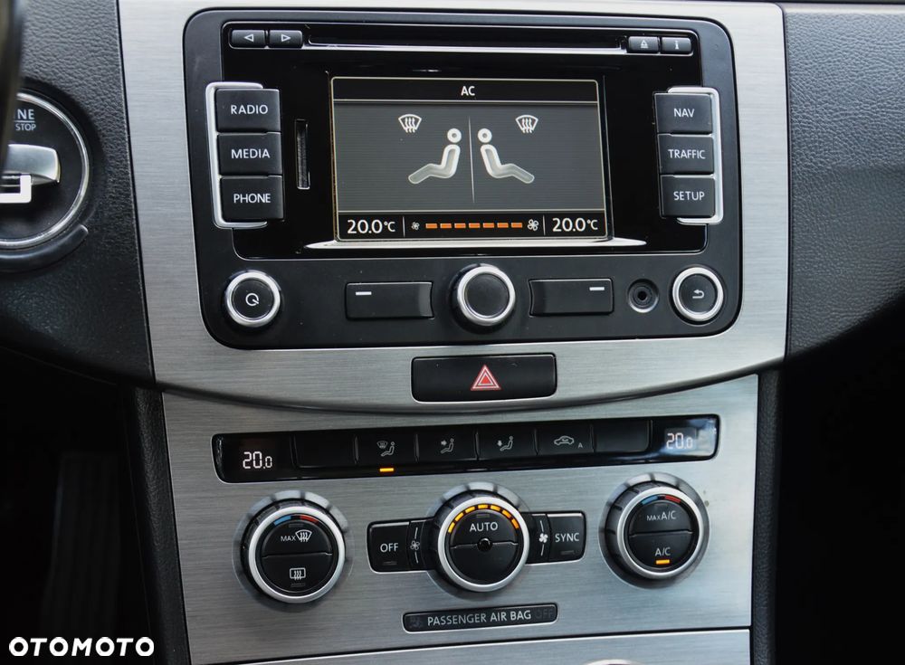 Volkswagen Passat - 27