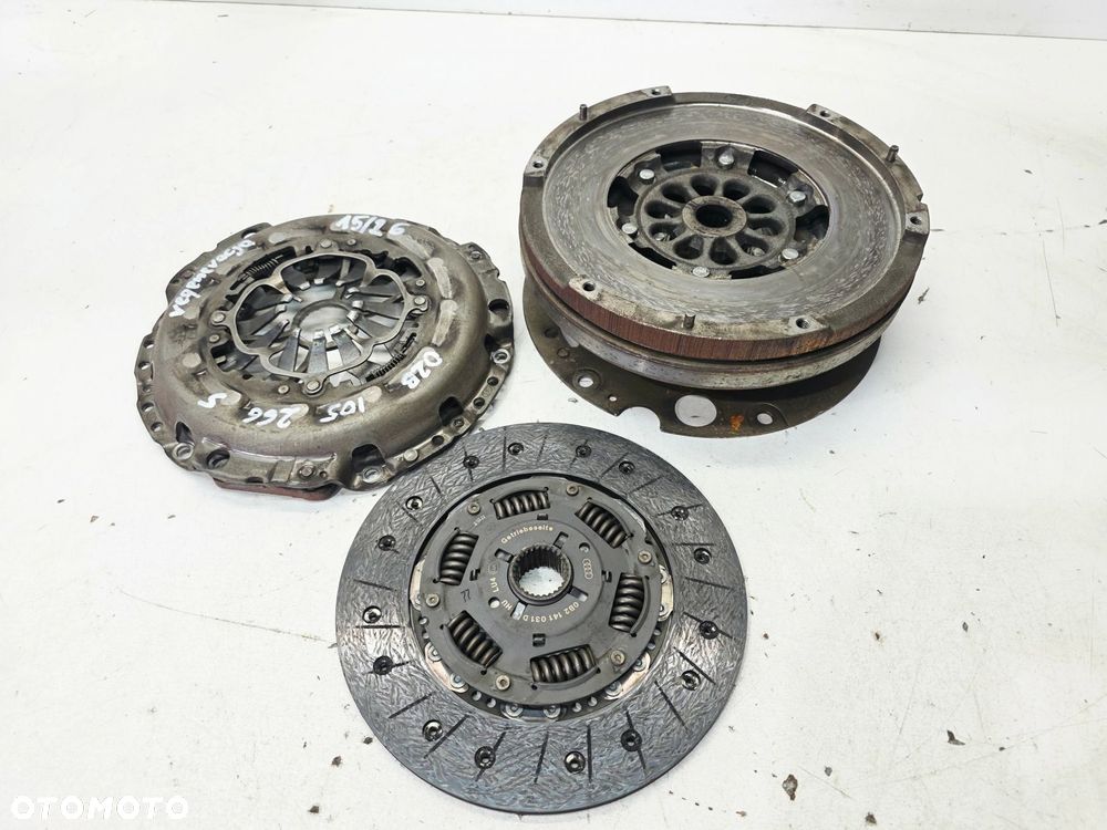 KOŁO DWUMASOWE SPRZĘGŁO AUDI A4 B8 A5 2.0 TDI 2.0 TFSI 0B2105266S 15/26 - 1