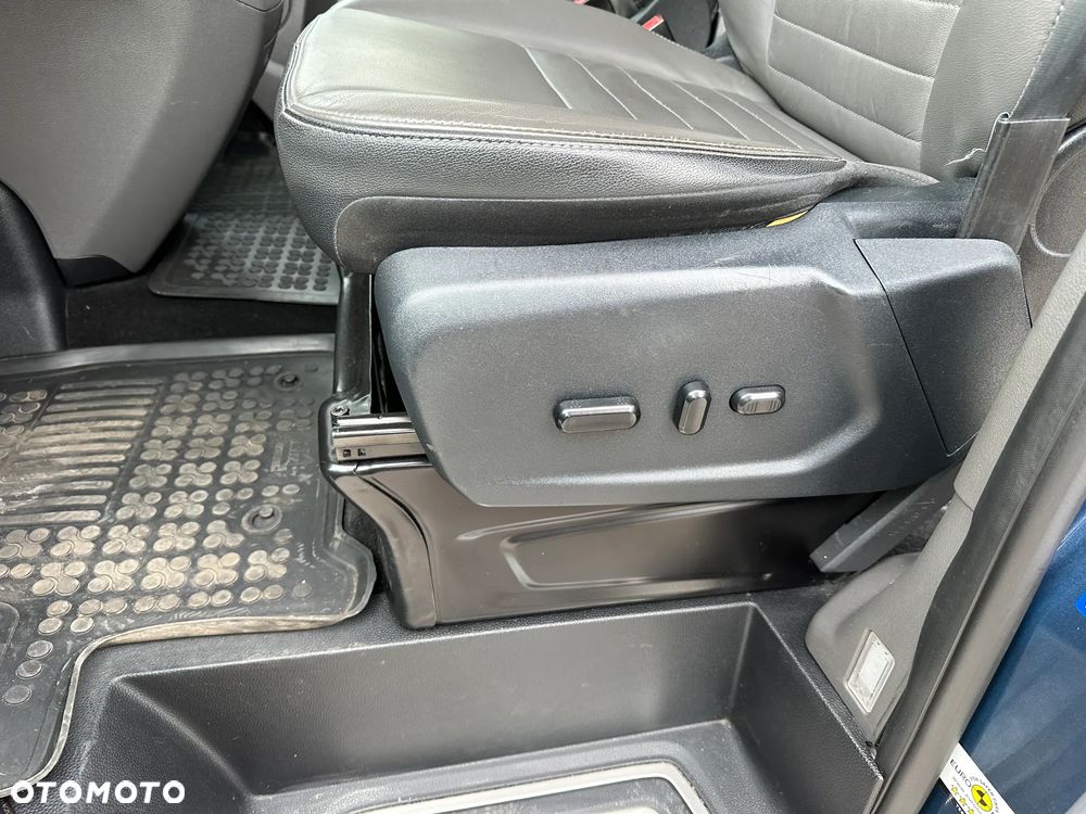 Ford Tourneo Custom - 22