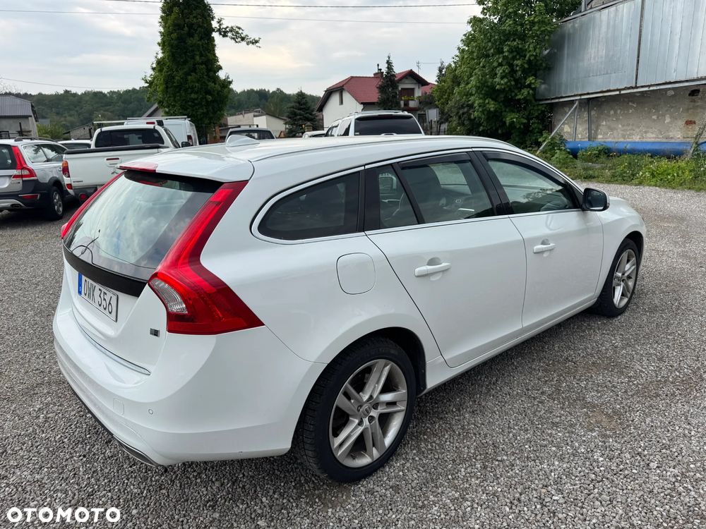 Volvo V60 D6 AWD Plug-in Hybrid Summum - 3