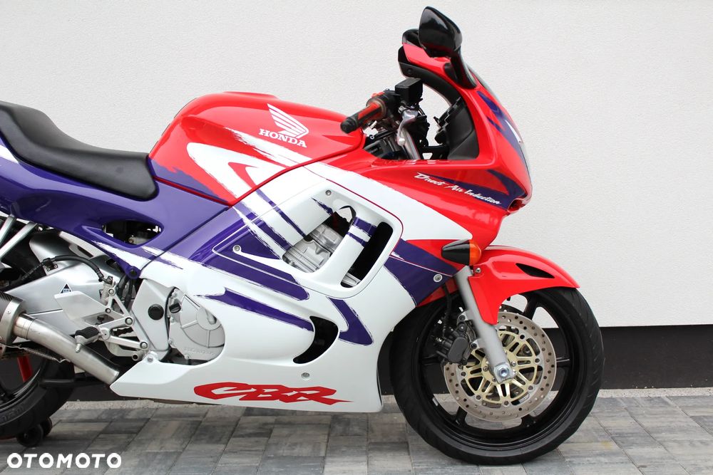 Honda CBR - 9