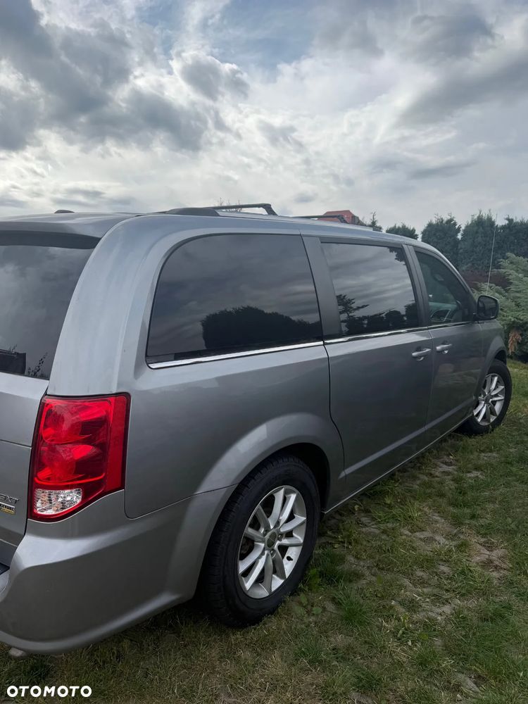 Dodge Grand Caravan - 2