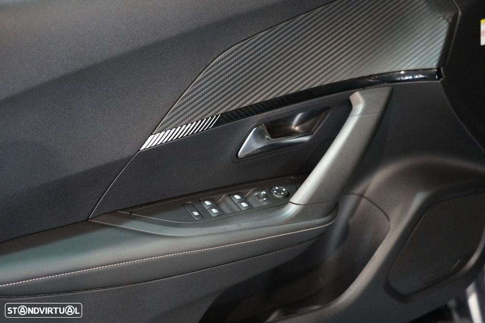 Peugeot 2008 1.2 PureTech Allure - 24