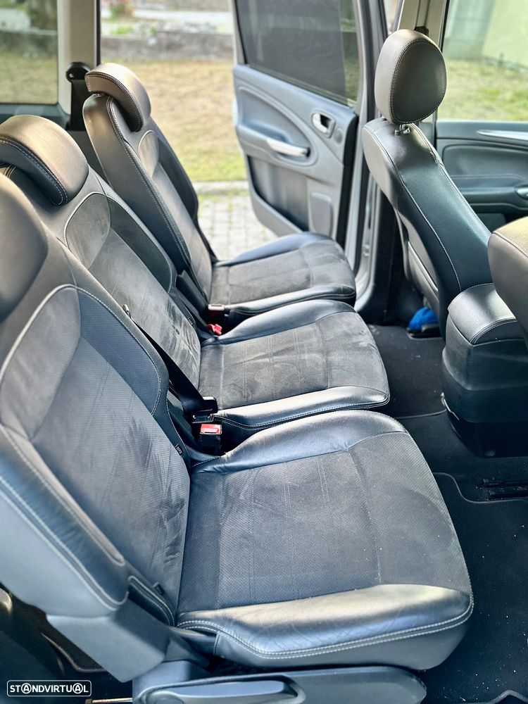Ford S-Max - 11