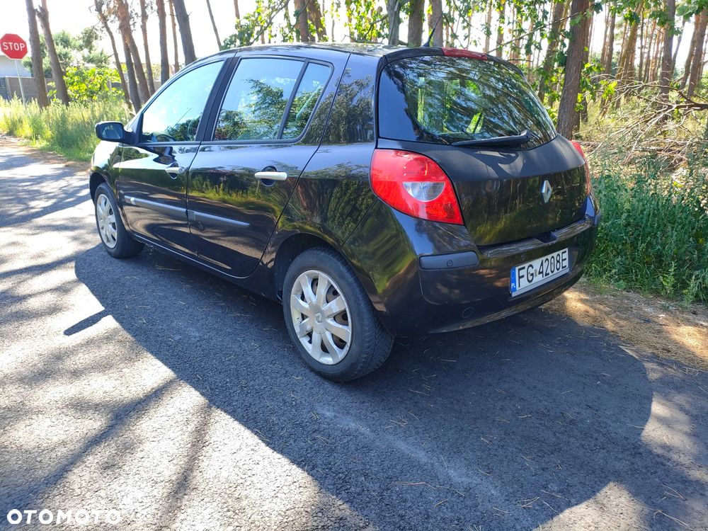 Renault Clio - 9