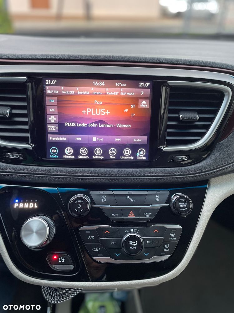 Chrysler Pacifica - 11