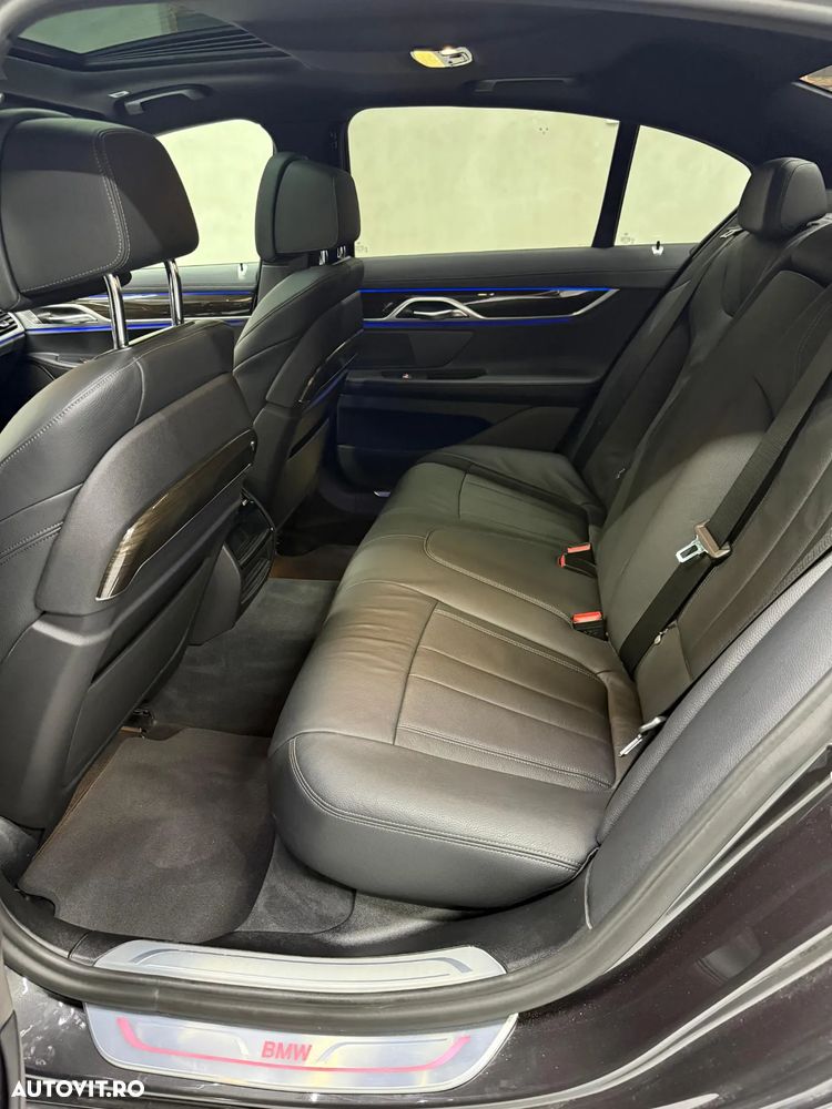 BMW Seria 7 730d xDrive MHEV - 22