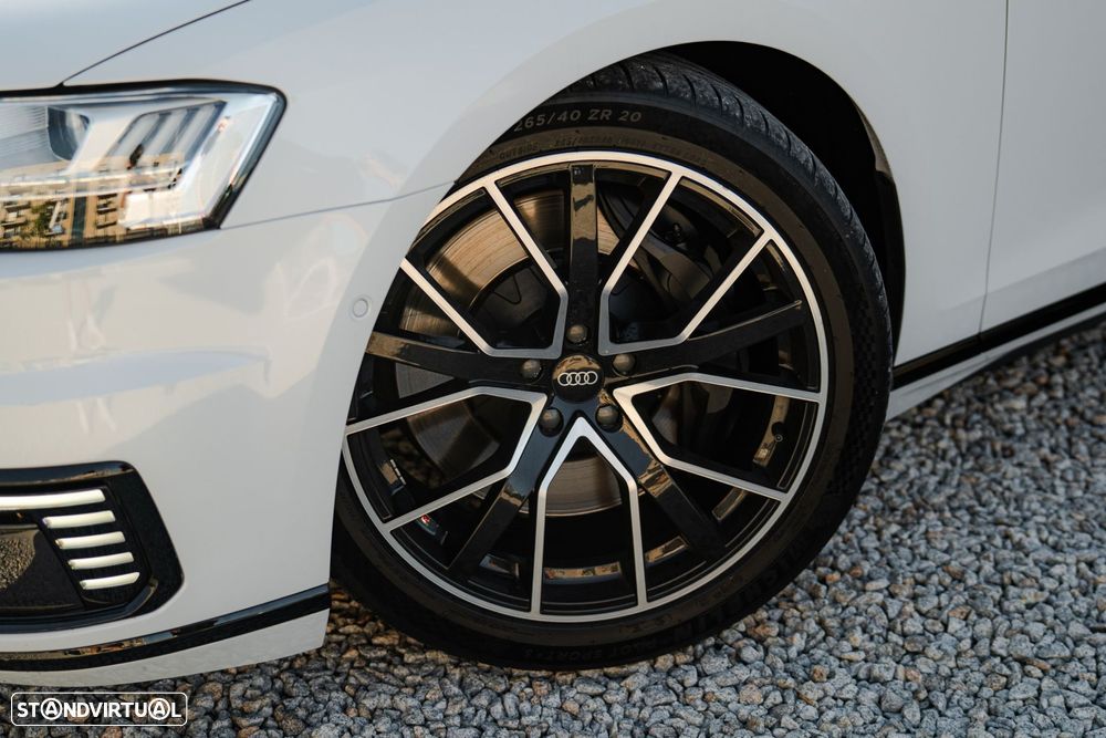 Audi A8 - 6
