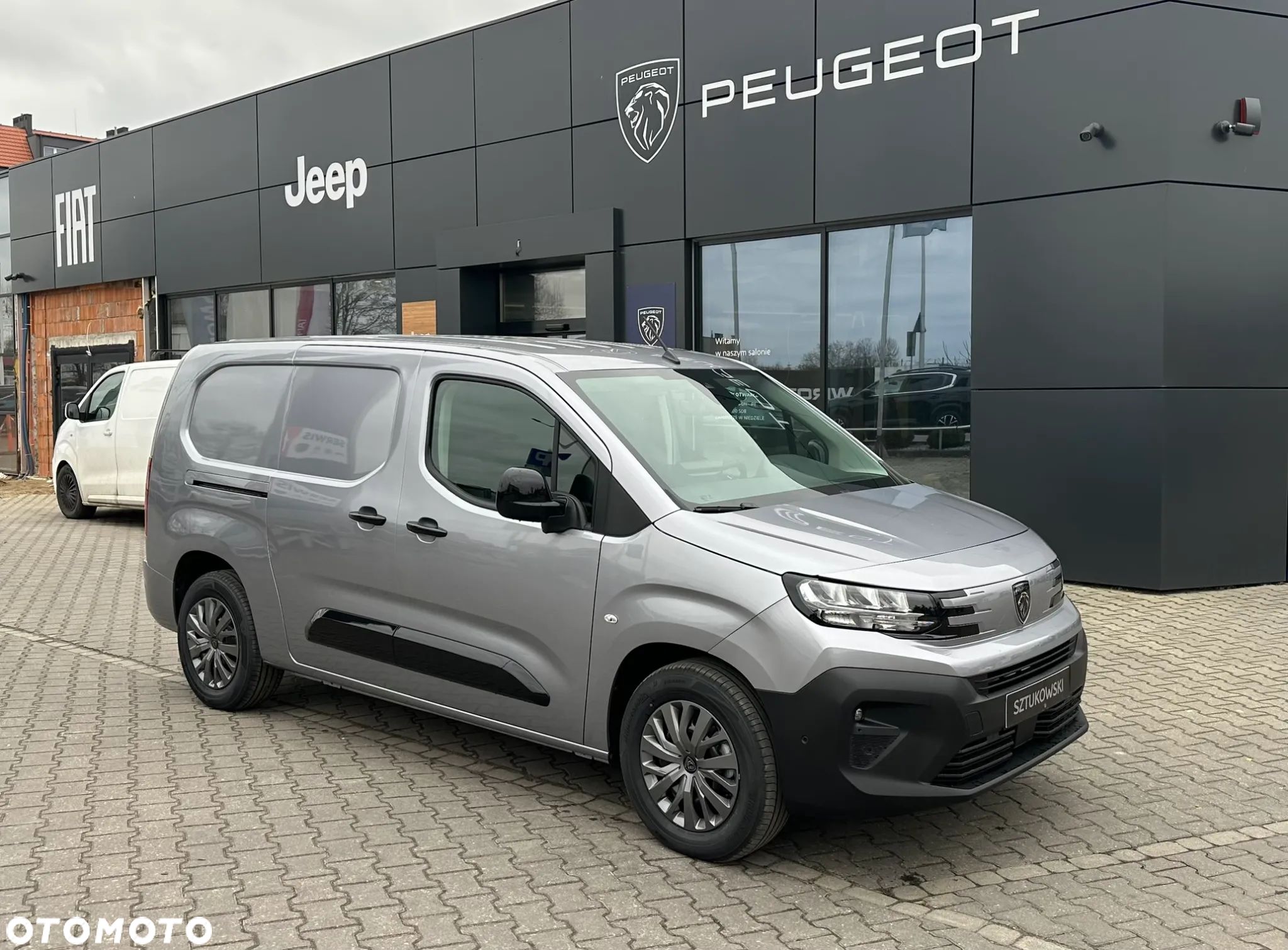 Peugeot e-Partner Furgon Long 750kg EV 136 KM, zasięg 330 km (akumulator 50 kWh) - 1