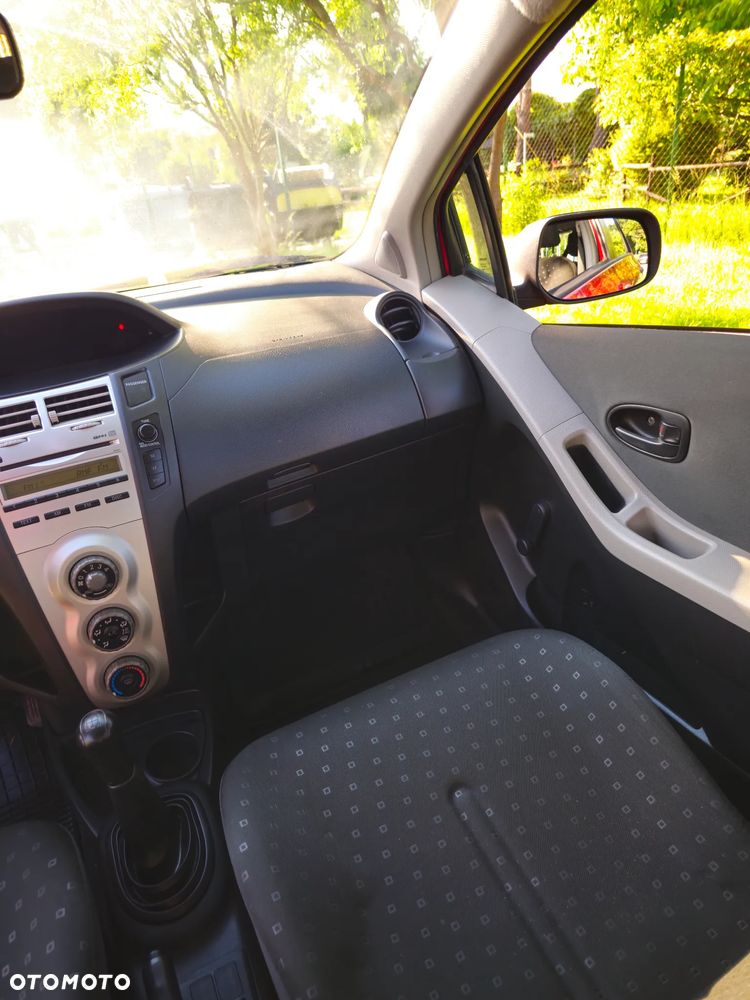 Toyota Yaris - 18