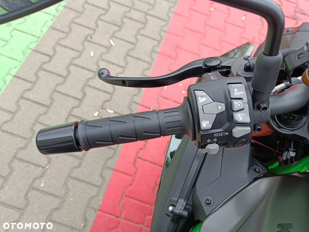 Kawasaki H2 - 10