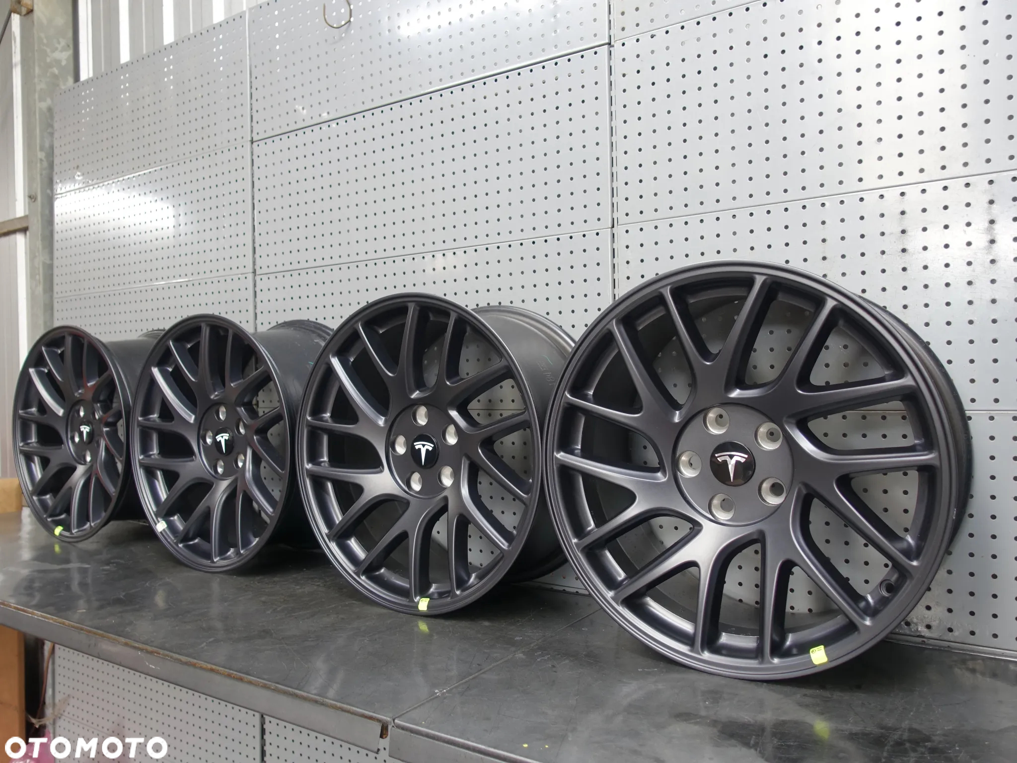 Felgi Tesla 3 18" 8,5J ET38 5x114,3 1344221-00-B NOWE - 2