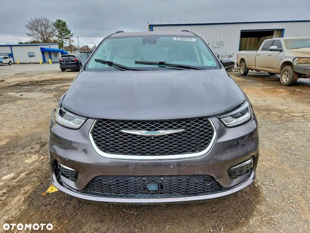 Chrysler Pacifica - 4