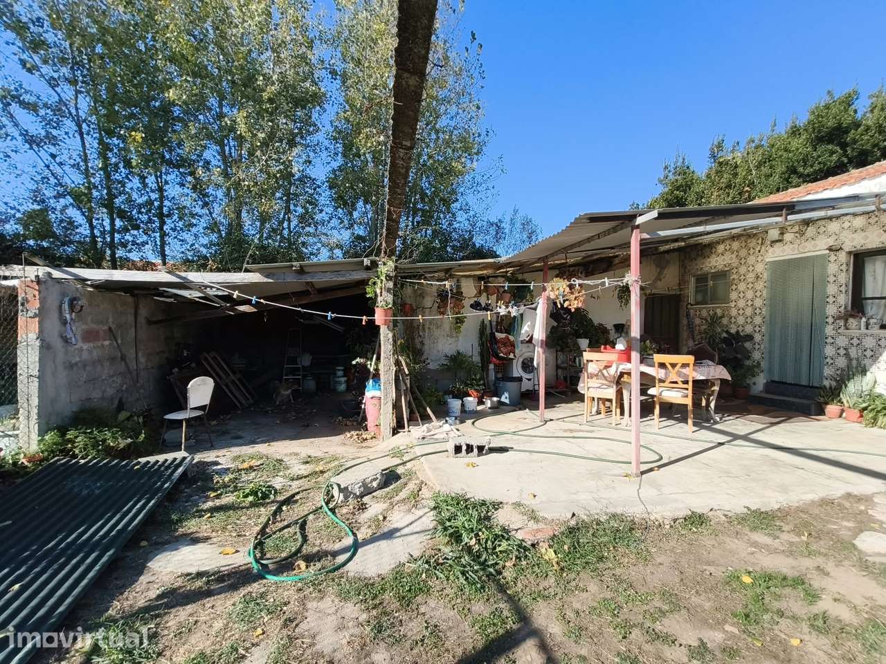 PROPRIEDADE COM 2 MORADIAS EM TERRENO URBANO DE 1.398 m² | VALADARES - Grande imagem: 5/10