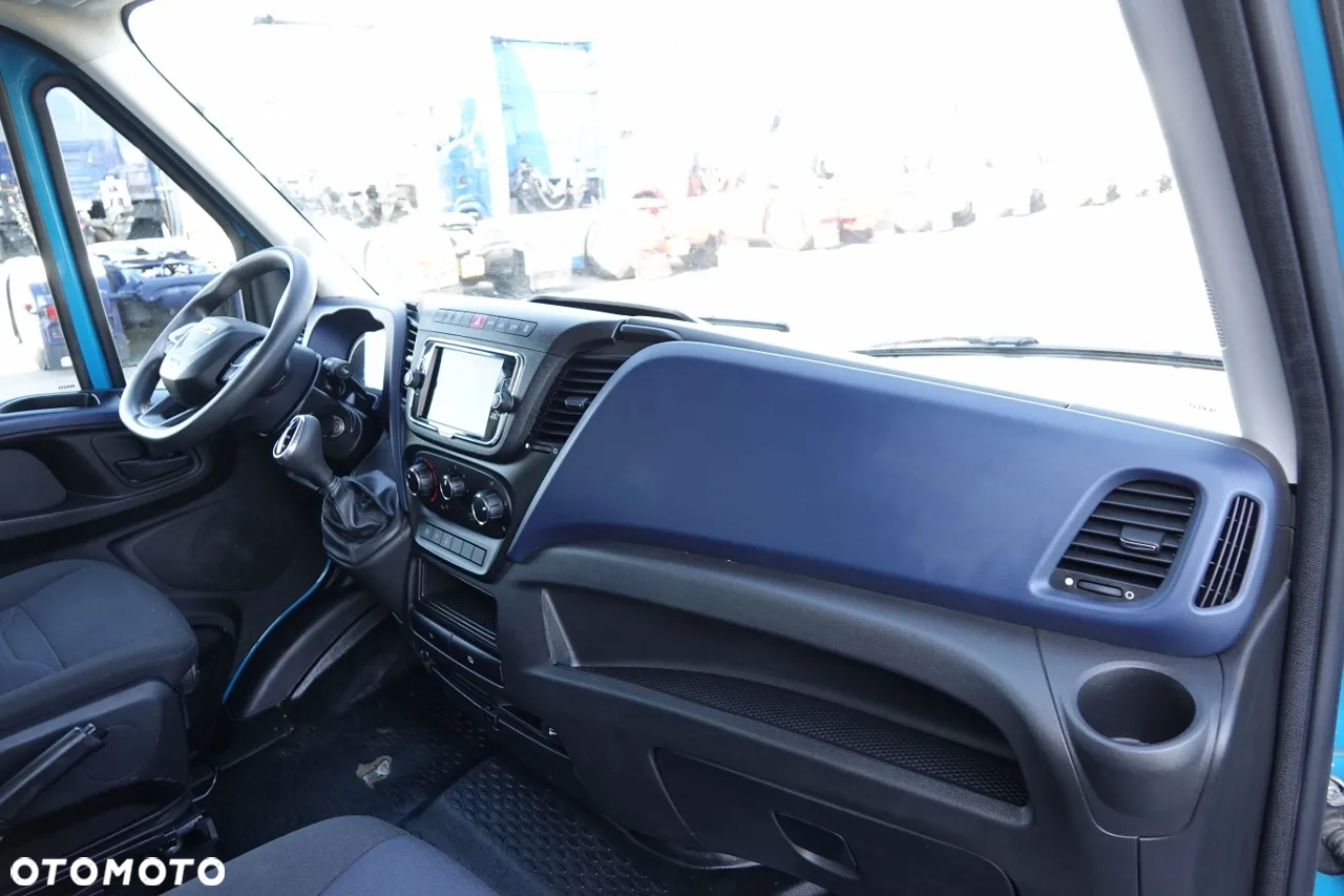 Iveco DAILY 2,3 D / BLASZAK / 2021 ROK / SPROWADZONY / PO KONTRAKCIE SERWISOWYM - 35