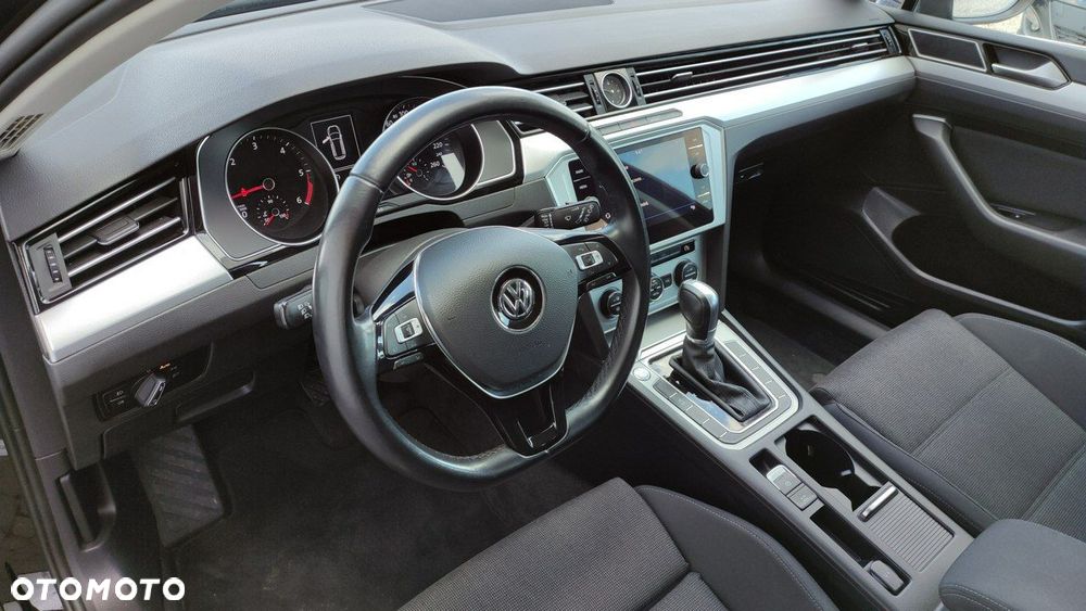 Volkswagen Passat - 25