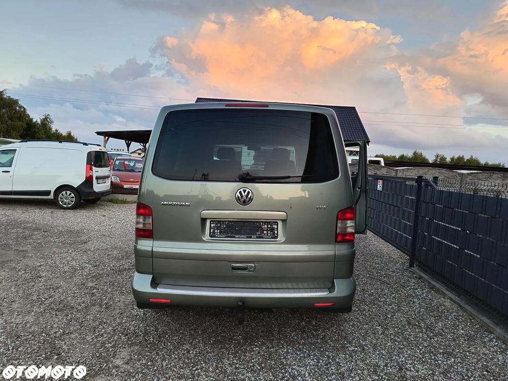 Volkswagen Multivan - 23
