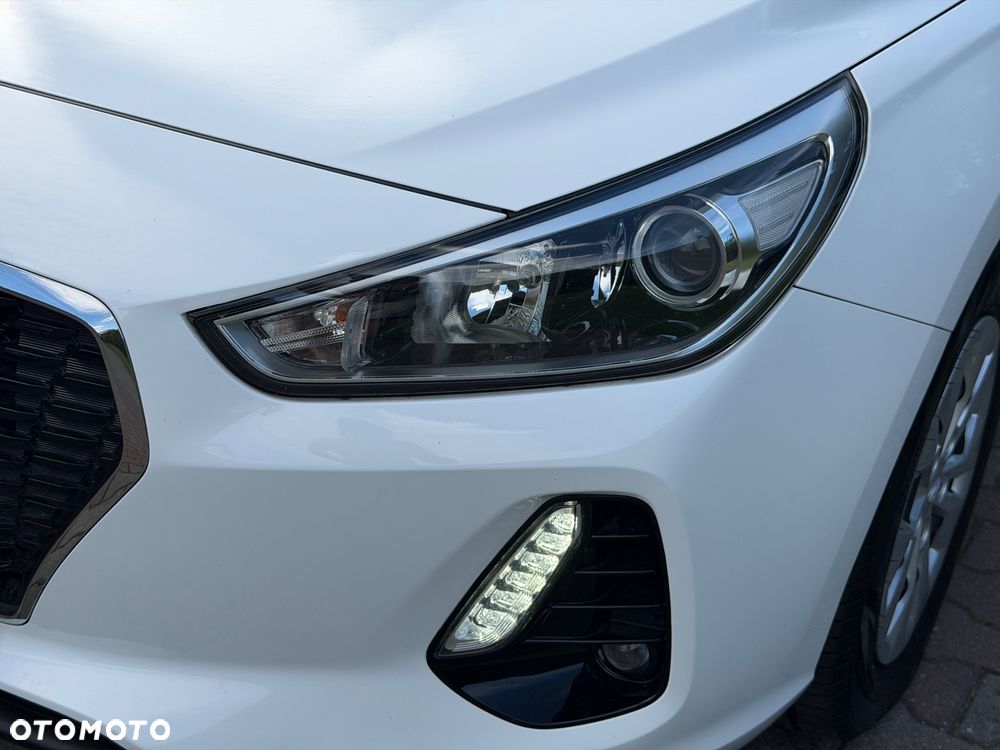 Hyundai i30 blue Kombi 1.4 Trend - 11