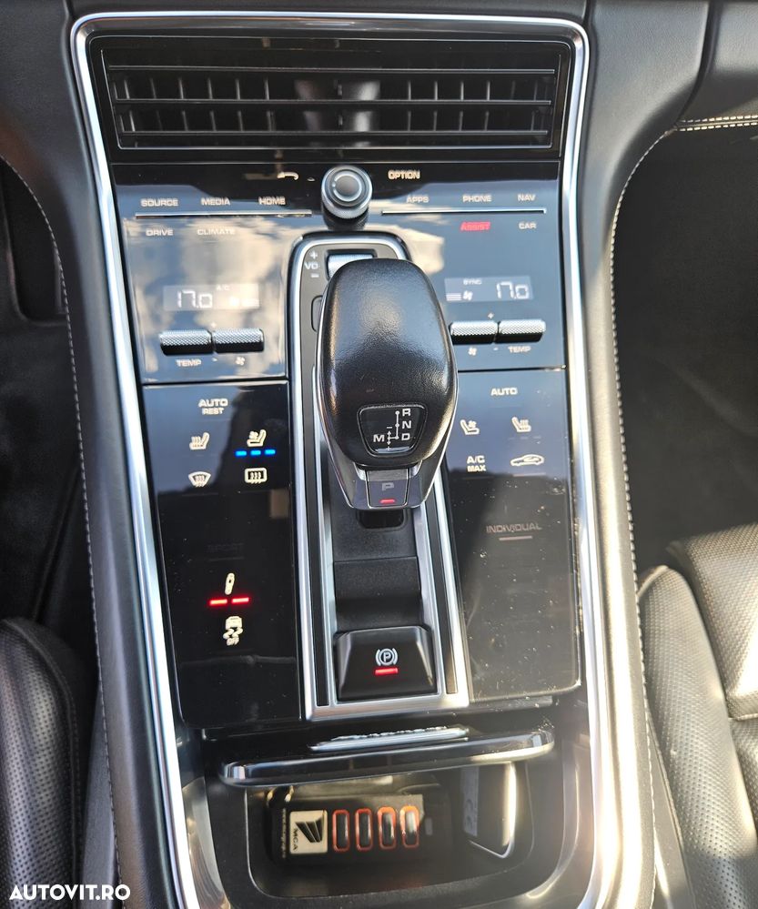 Porsche Panamera 4S - 7
