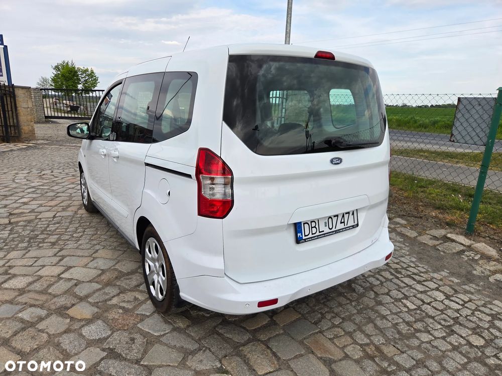 Ford Tourneo Courier - 2