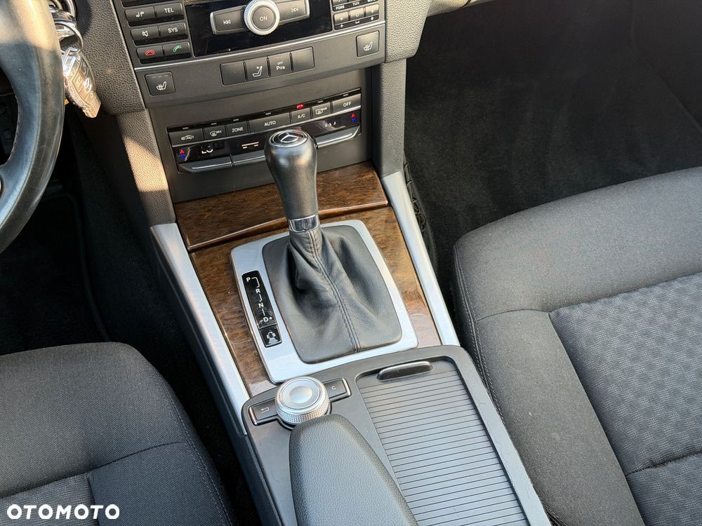 Mercedes-Benz Klasa E 220 CDI DPF BlueEFFICIENCY Automatik Elegance - 29