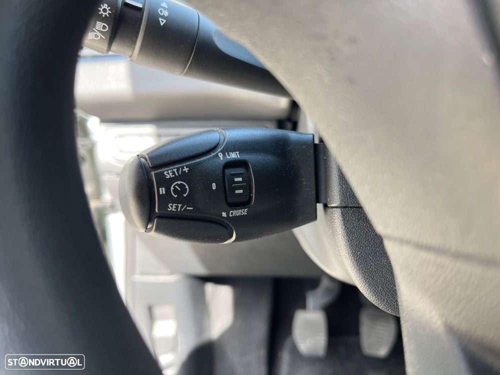 Peugeot 208 1.2 VTi Access - 42