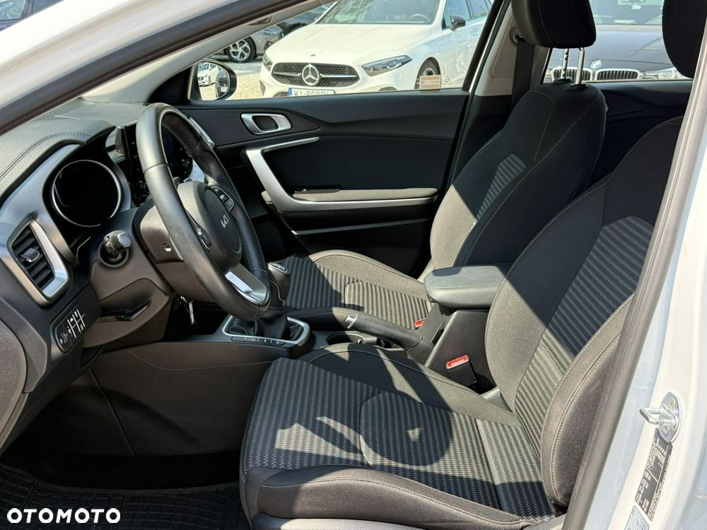 Kia Ceed - 11