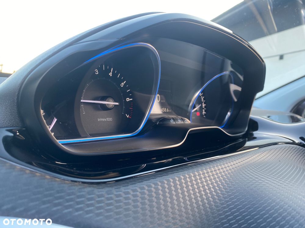 Peugeot 2008 1.2 Pure Tech Allure S&S - 30