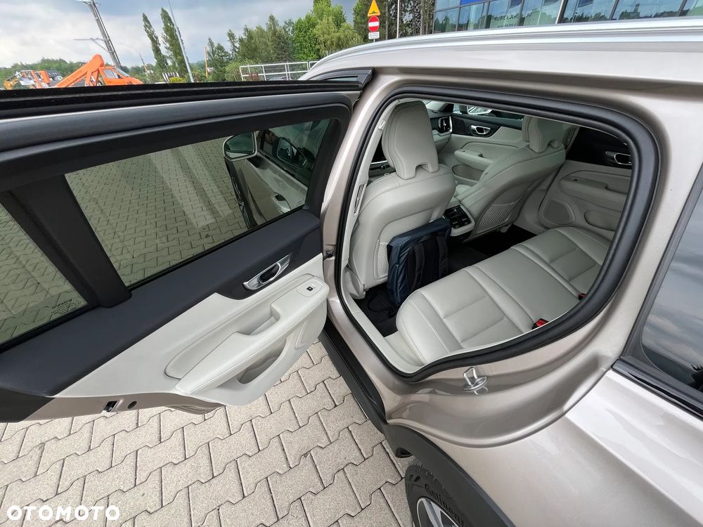 Volvo V60 Cross Country - 12