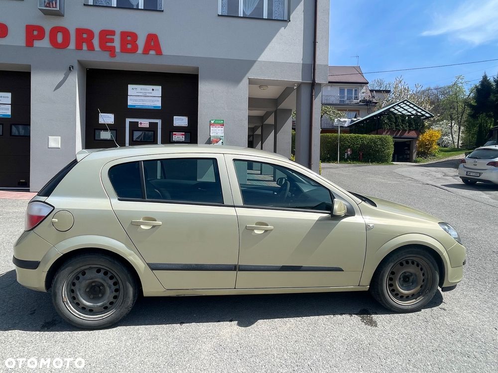Opel Astra 1.7 CDTI Essentia - 9