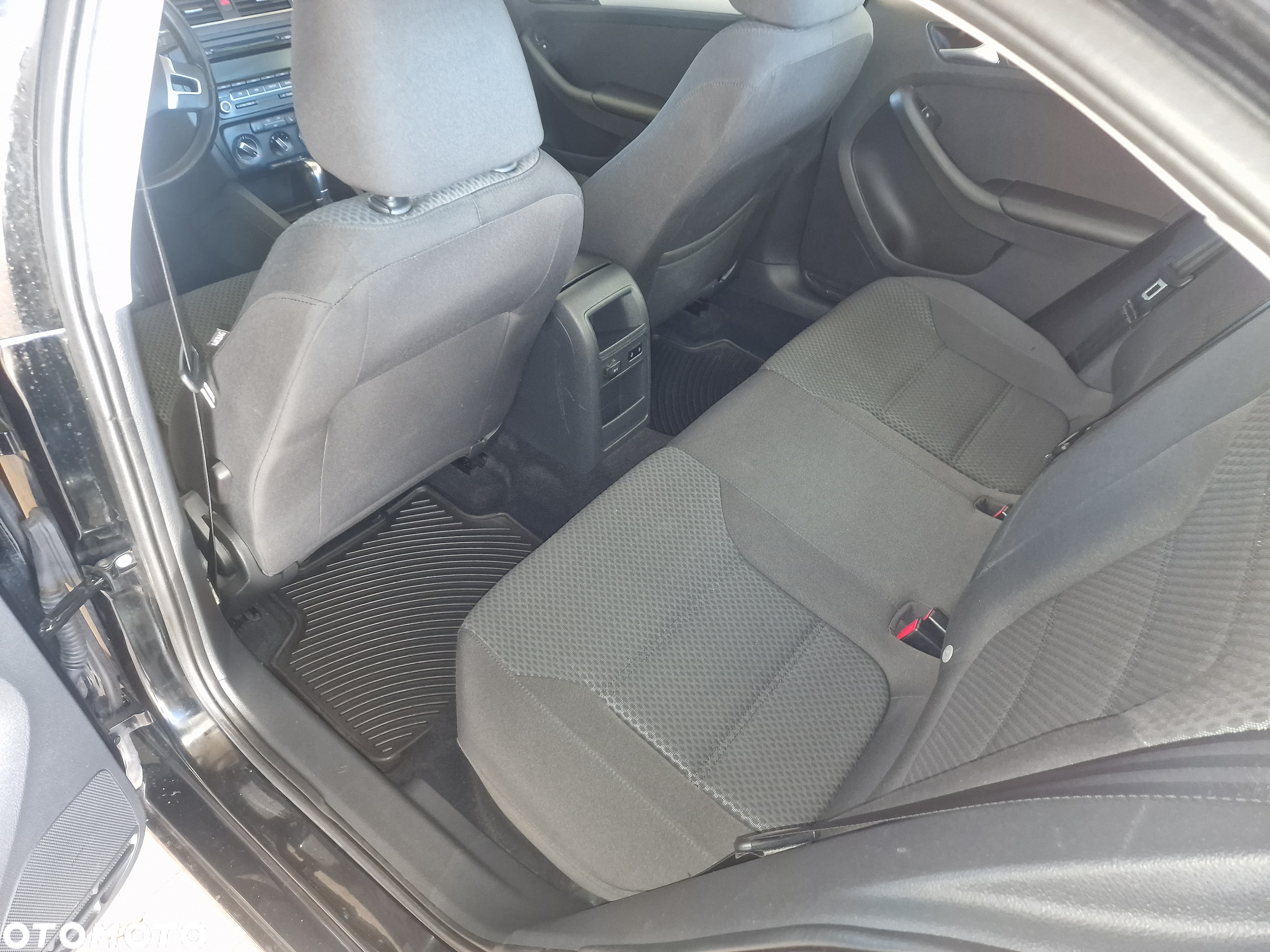 Volkswagen Jetta 2.0 TDI DSG Comfortline - 6