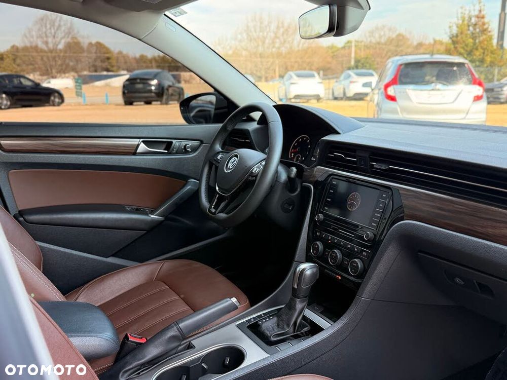 Volkswagen Passat 2.0 TSI Business DSG - 12