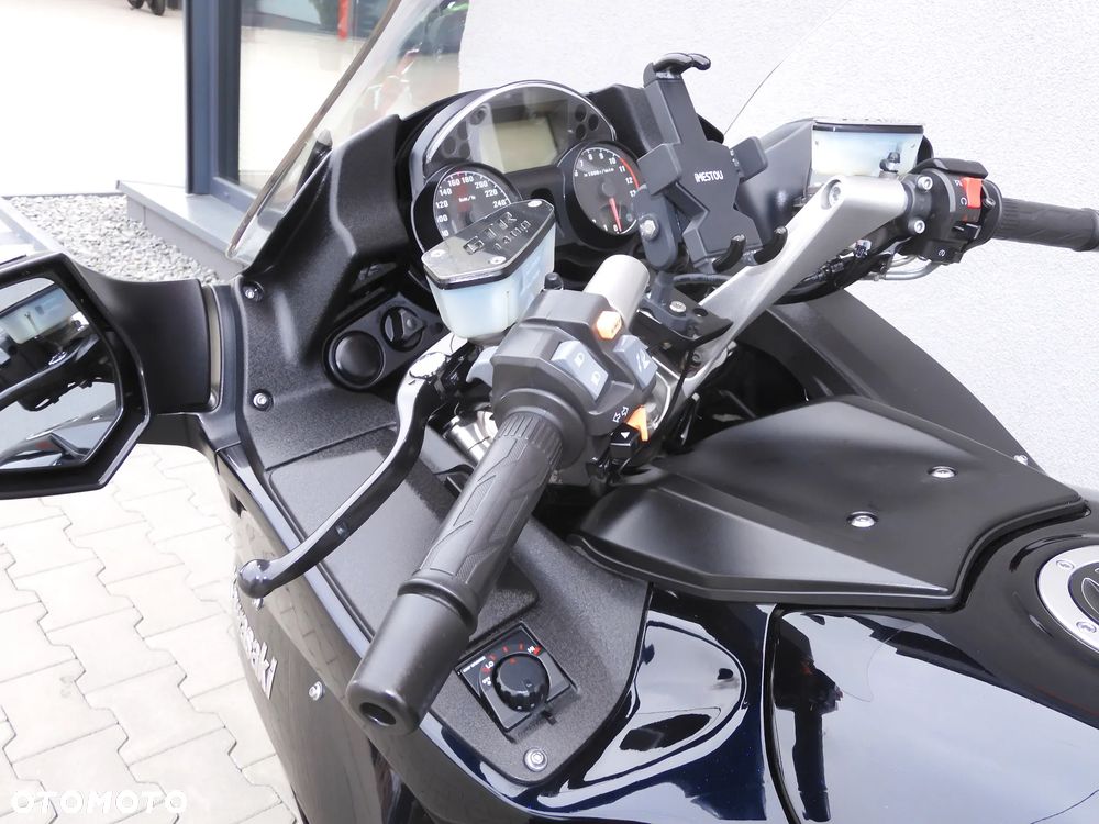 Kawasaki GTR - 28
