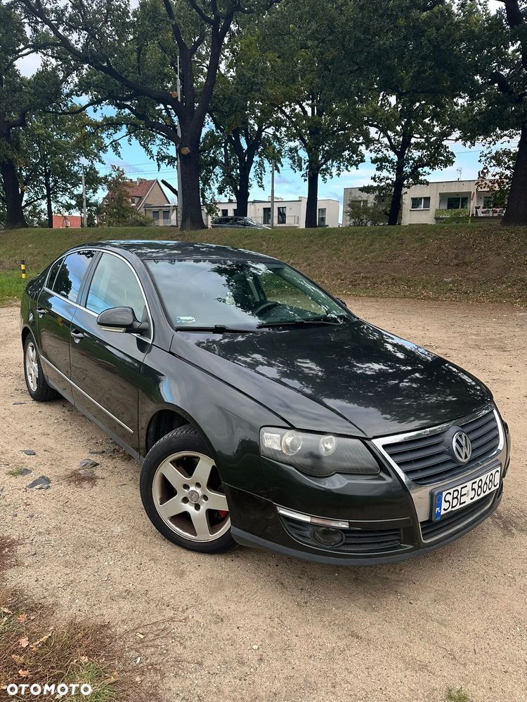 Volkswagen Passat - 1