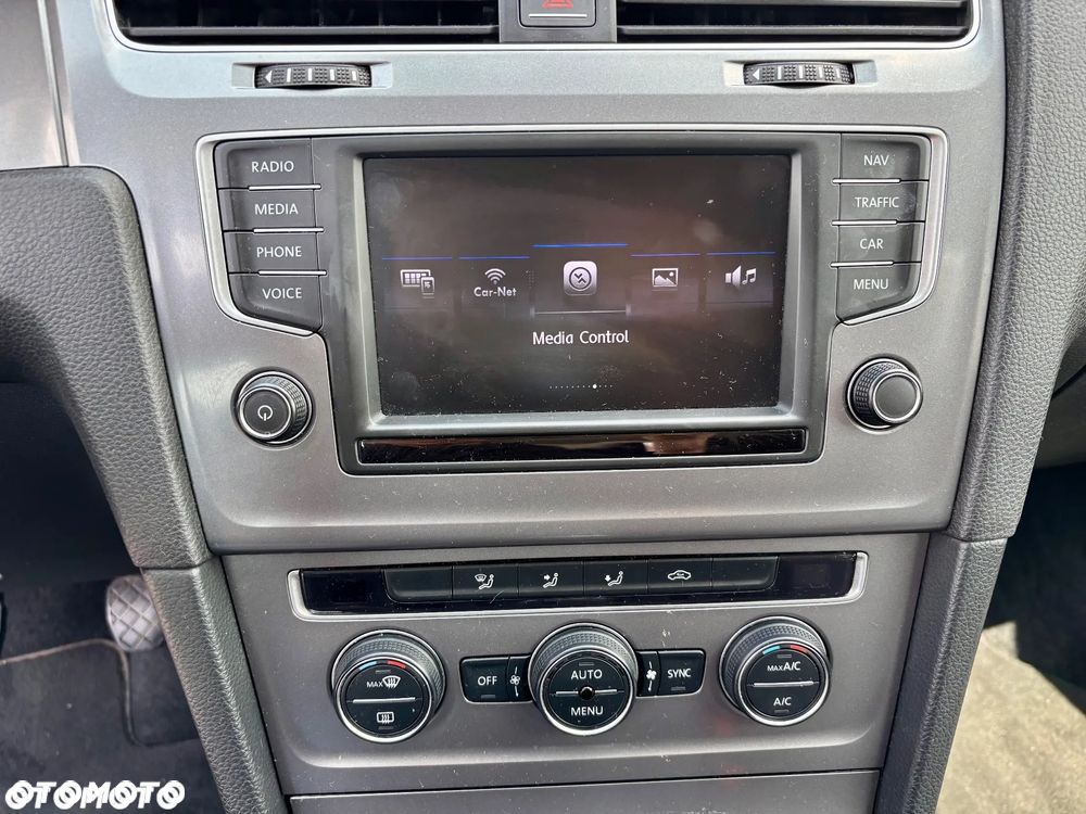 Volkswagen Golf - 22