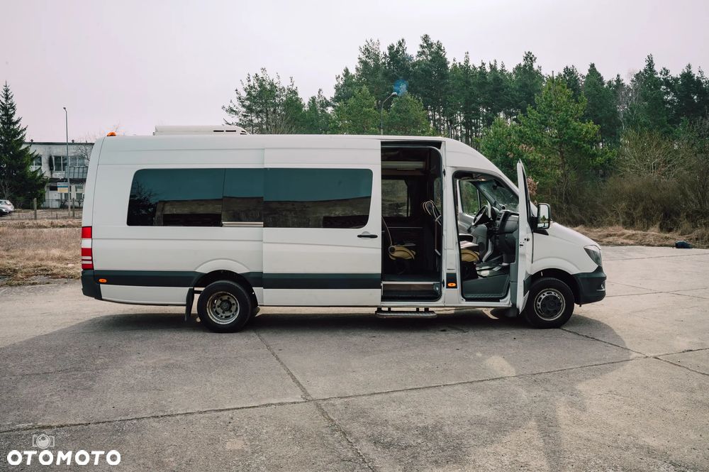 Mercedes-Benz 519 - 24