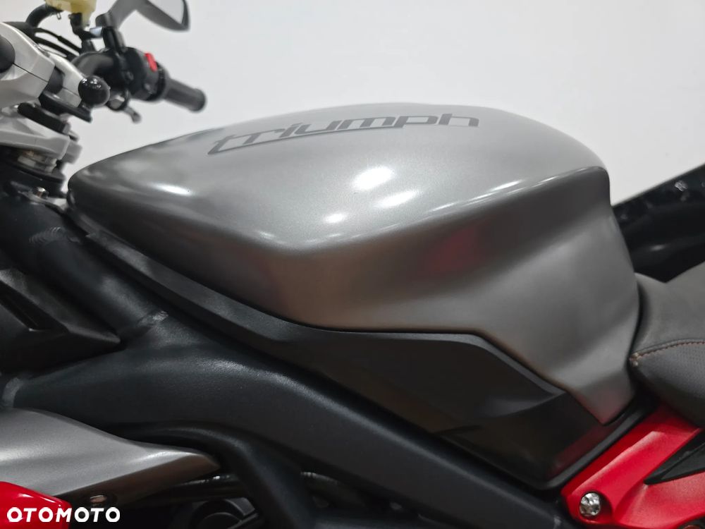 Triumph Street Triple - 13