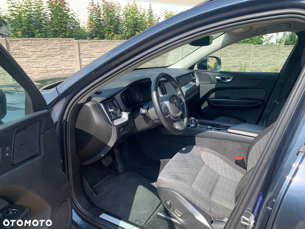 Volvo XC 60 B4 D AWD Momentum Pro - 11
