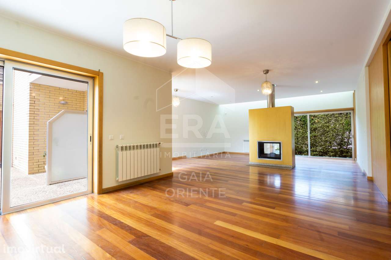 Moradia T4 com piscina em condomínio fechado - Grande imagem: 2/48