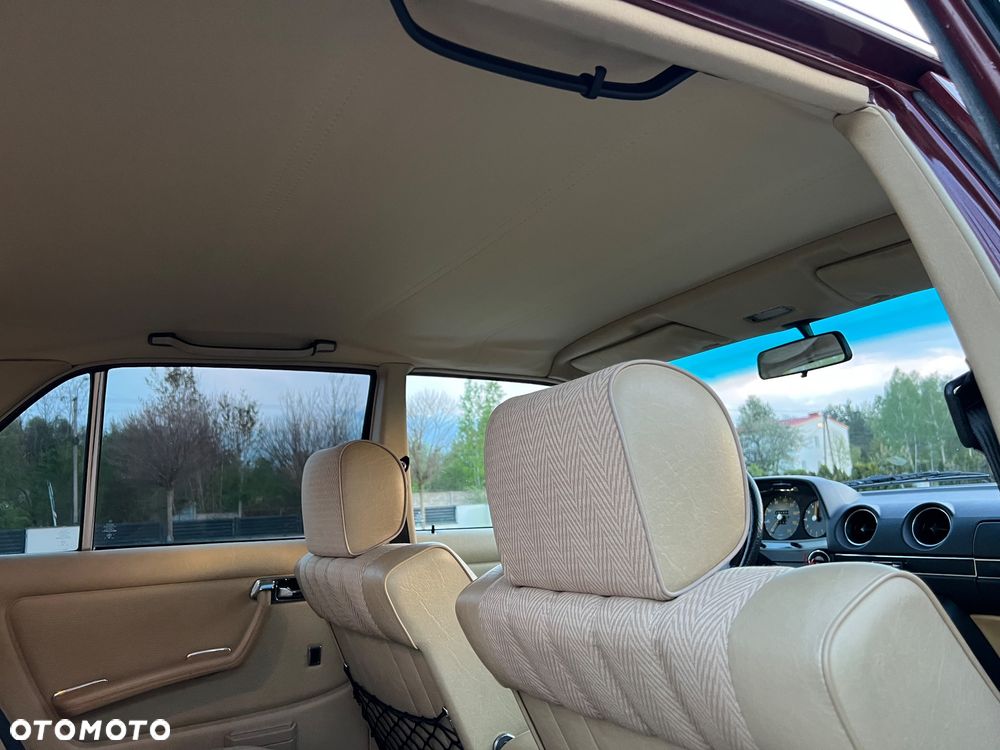Mercedes-Benz W123 - 24