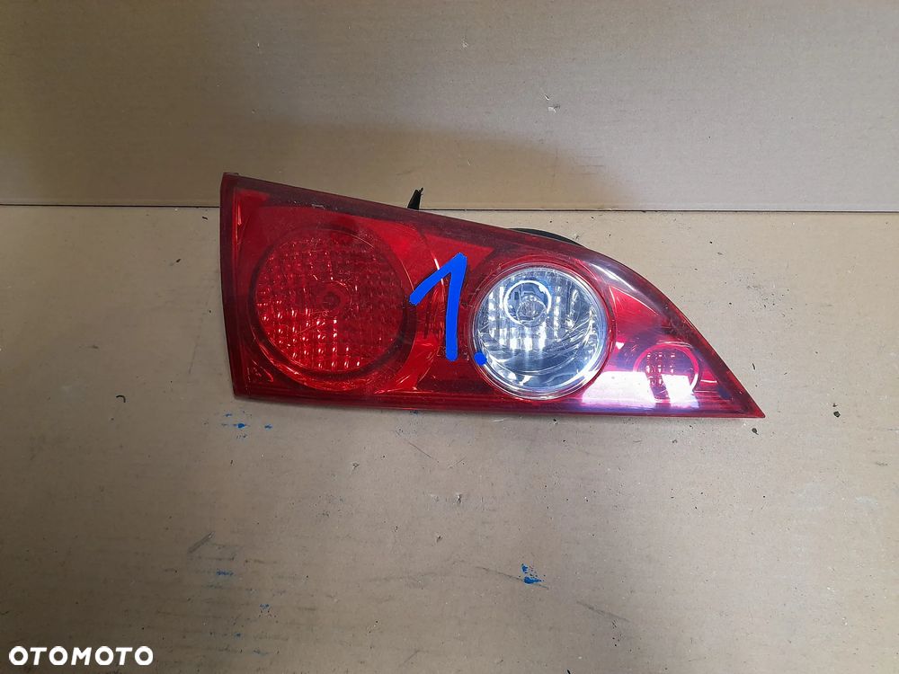 HONDA ACCORD VII LAMPA LEWY TYŁ W KLAPE KOMBI - 1