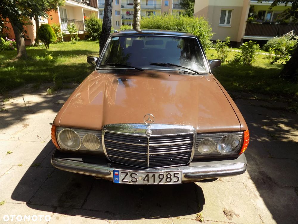 Mercedes-Benz W123 - 1
