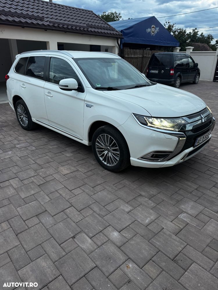 Mitsubishi Outlander PHEV 2.4 L 4X4 Intense - 1