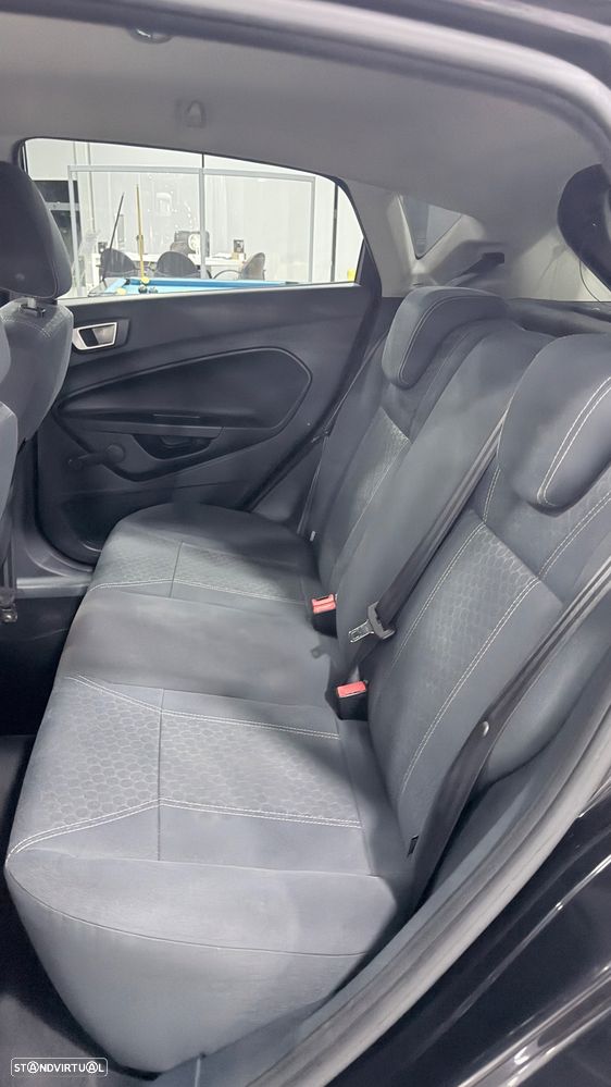 Ford Fiesta - 10