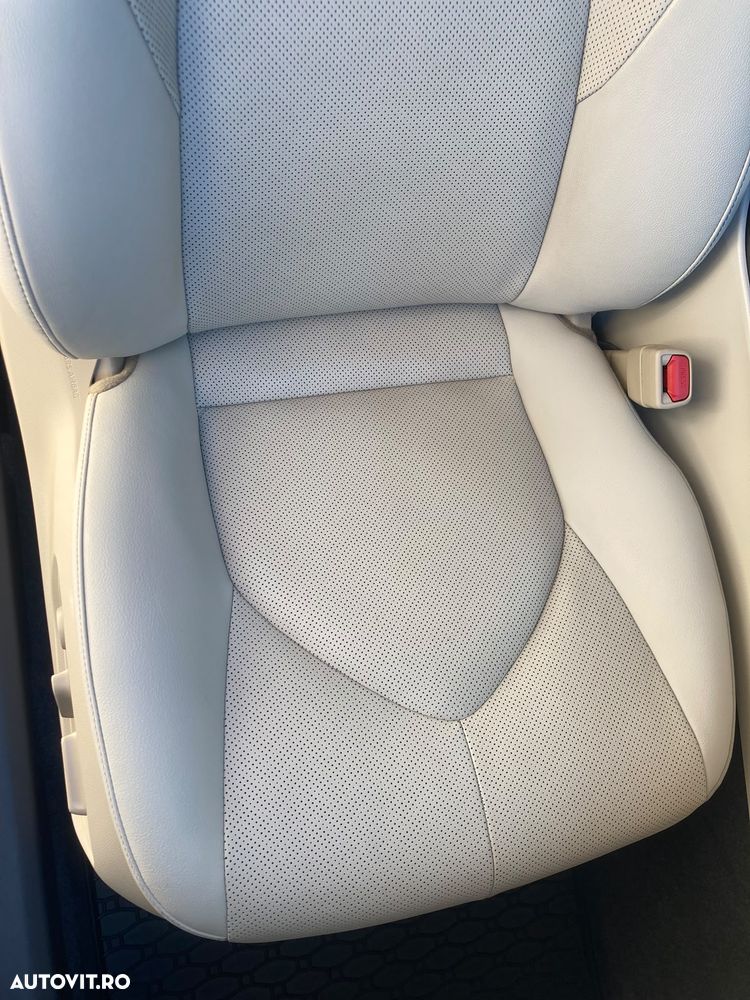 Toyota Camry Luxury - 15