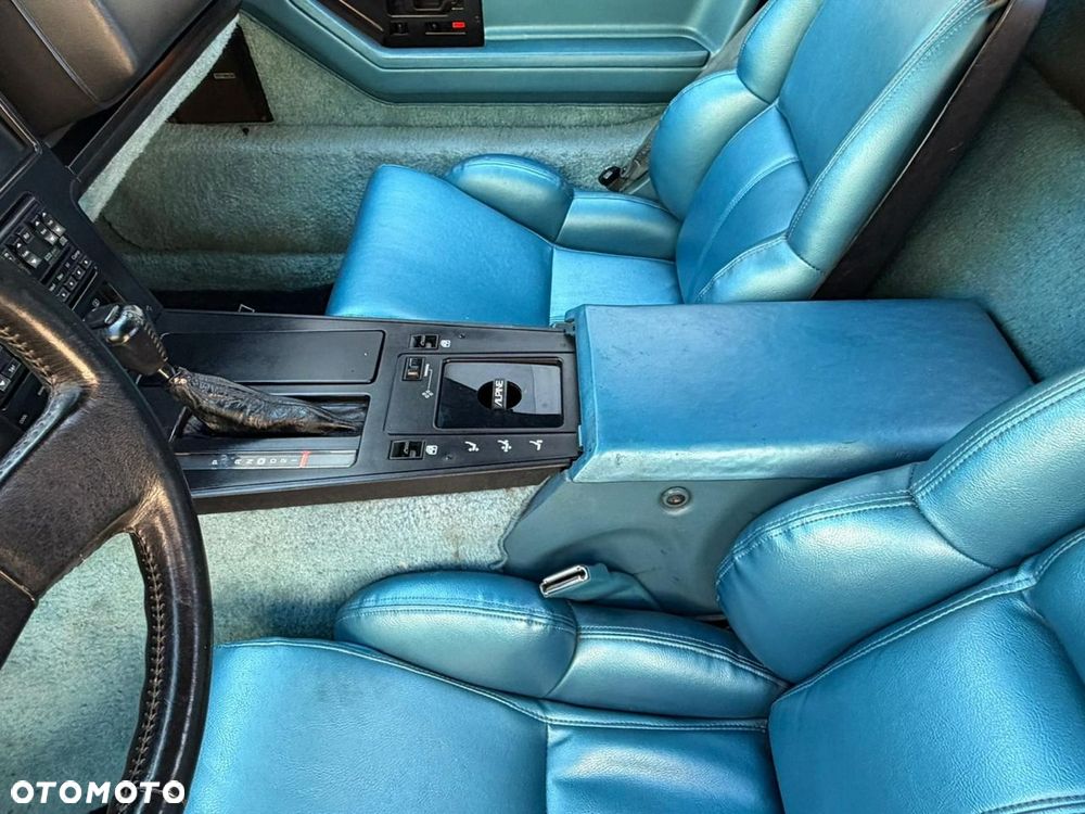 Chevrolet Corvette - 18
