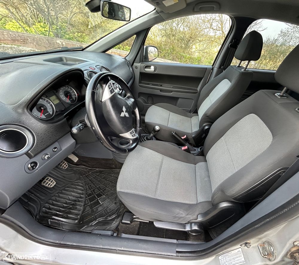 Mitsubishi Colt - 18