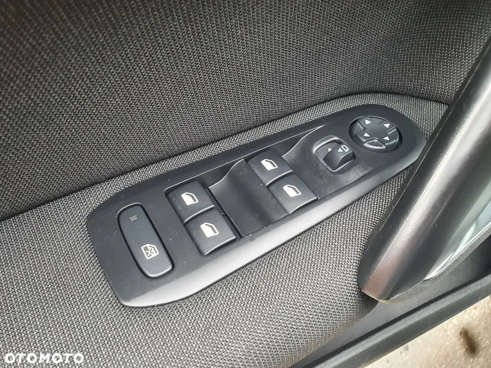 Peugeot 308 1.2 PureTech Allure S&S EAT8 - 17