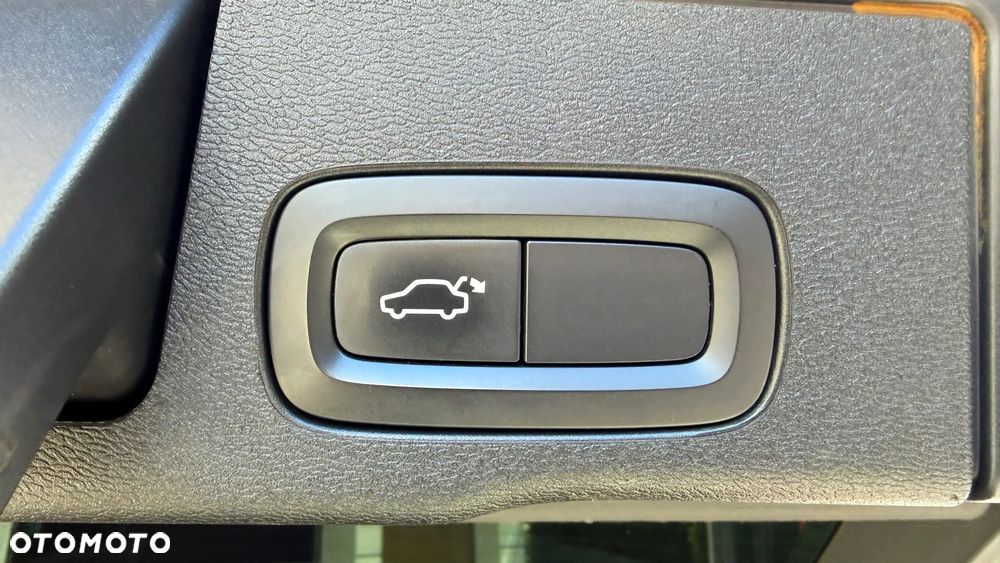 Volvo XC 60 D4 Momentum Pro - 26